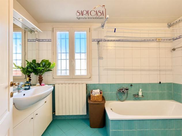 Casa bifamiliare con ampi servizi e corte esclusiva - Foto 4
