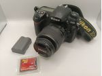 Nikon D200 con obiettivo e accessori