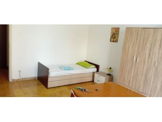 Stanza singola con terrazza a studentesse/impiegate - Centro città