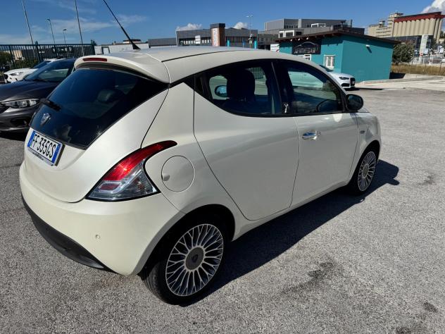 Lancia Ypsilon 0.9 TwinAir 85 CV 5 porte S&S Platinum - Foto 4
