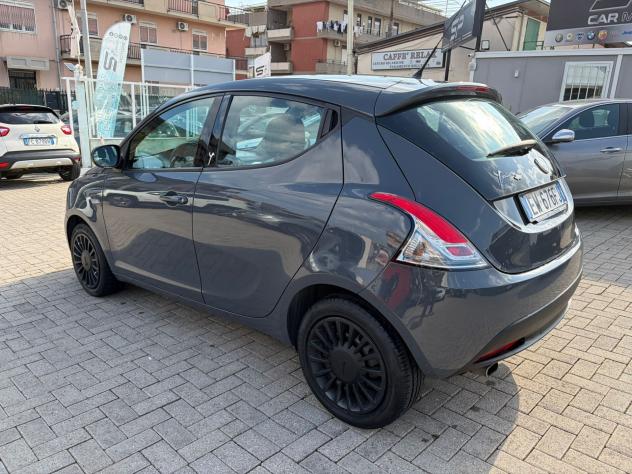 Lancia Ypsilon 1.2 69 CV 5 porte GPL Ecochic Gold - Foto 3