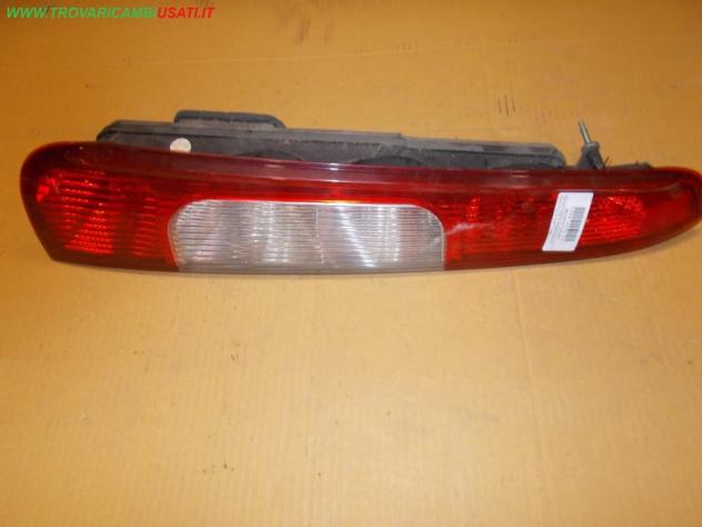 FANALE POST.S. ROSSO BIANCO FORD FOCUS (CAP) C-Max  Parti elettriche  Fanaleria  Fanali  Fanale post. sx. FORD - C-MAX - 01-10-2003 - 01-04-2007