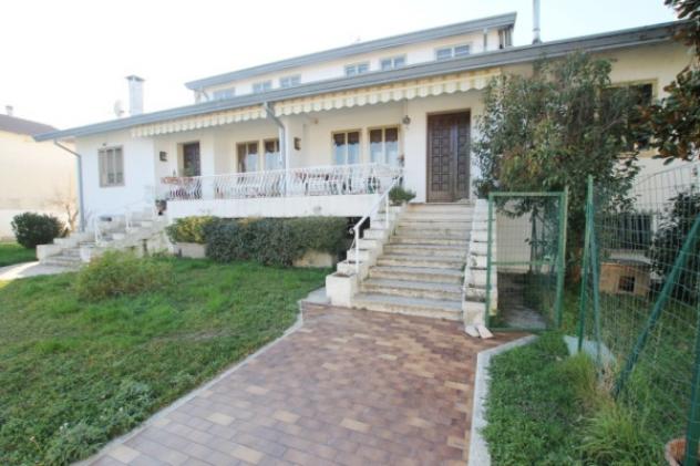 Villa di 210 m² con 5 locali in vendita a Selvazzano Dentro