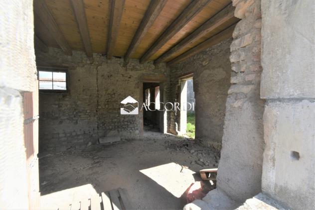 Interessante rustico composto su diversi livelli da ristrutturare in vendita a Cordignano. - Foto 4