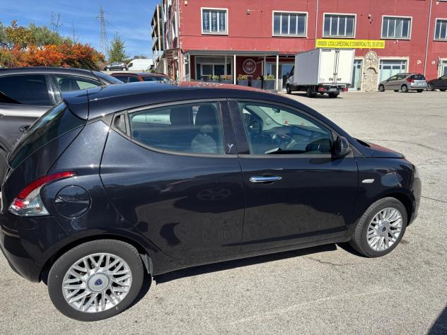 Lancia Ypsilon 1.2 69 CV 5 porte S&S Gold - Foto 4