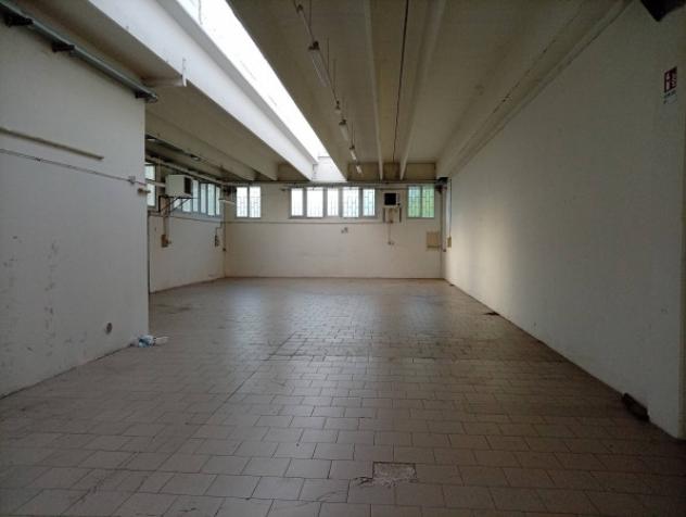 Immobile di 278 m² con 2 locali in affitto a Novi di Modena