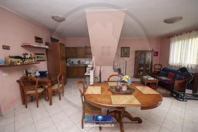 RIF. VIL6249 - CHIGNOLO PO - Villetta a schiera arredata: 4 locali e servizi. Box e giardino.