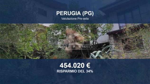 Immobile in asta di 481 m² con più di 5 locali e box auto in vendita a Perugia
