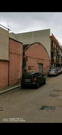 Capannone nel quartiere del pittore Tel:3773740451