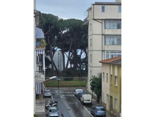 APPARTAMENTO di 4 vani e di 90 mq (FOLLONICA) rif. T14