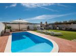 Villa con piscina per 6 persone