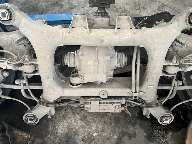 Ponte completo di differenziale BMW 730D anno 2010