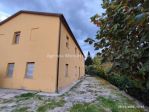 A poca distanza dal centro due appartamenti al piano terra con garage e sco &hellip;