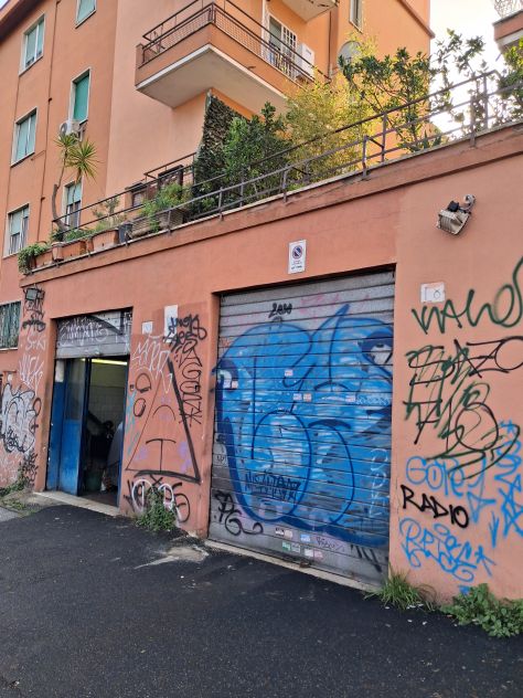 Negozio con due vetrine su strada ad ampio passaggio - Foto 3