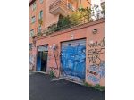 Negozio con due vetrine su strada ad ampio passaggio