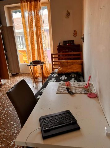 STANZA SINGOLA IN ZONA VANCHIGLIETTA:330 euro spese incluse