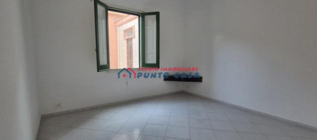 PRESSI COLOSSEUM – Ufficio al P.T. – 110mq ca. – 3 vani + archivio + wc. Buone condizioni. Euro 85 mila CL F