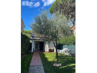Casa singola in affitto a Vittoria Apuana - Forte dei Marmi 100 mq  Rif: 1210630