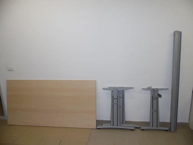 1 SCRIVANIA/TAVOLO GRANDE,ROBUSTA,OTTIME CONDIZIONI,COMPLETA,LEGNO,GAMBE METALLO - Foto 2
