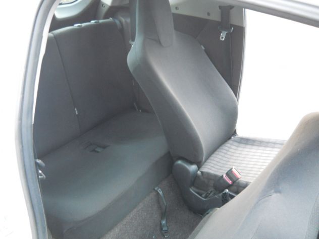 TOYOTA - iQ - 1.4 TURBO-DIESEL 90 CV Executive - Foto 9