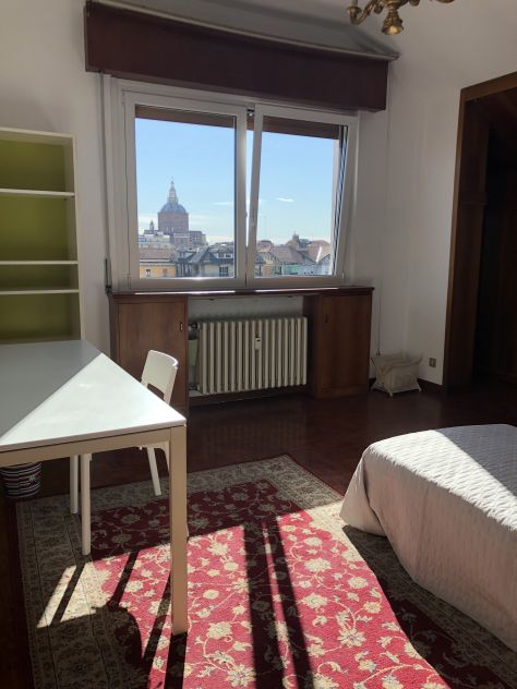 Pavia - Camera centralissima a studentessa