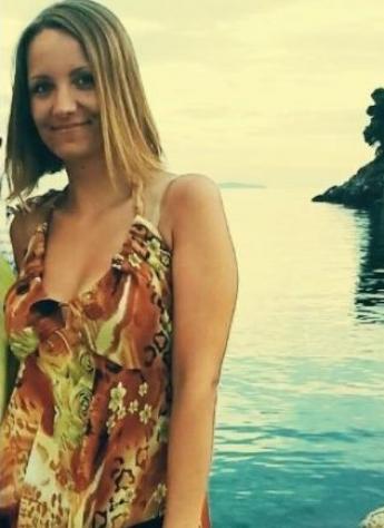 Donna di Aversa. Fisico Normale Tel:
