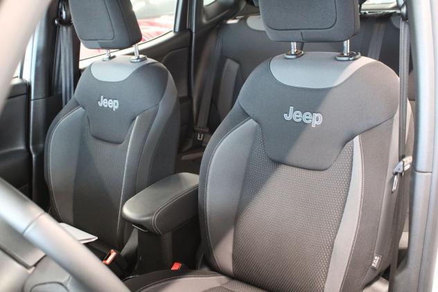 Jeep Renegade 1.3 T4 190CV PHEV 4xe AT6 Business Plus - Foto 10