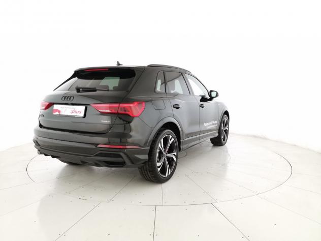 Audi Q3 45 2.0 tfsi Identity Black quattro 245cv s-tronic - Foto 3