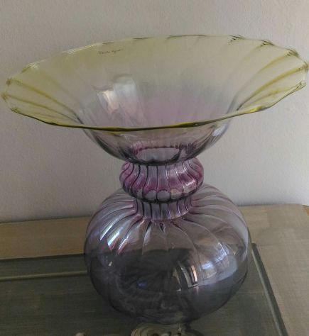 Vaso in vetro soffiato firmato