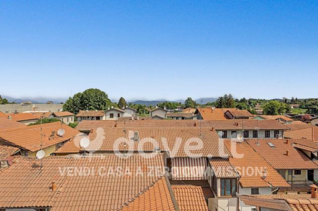 Casa indipendente di 840 m² con più di 5 locali in vendita a Golasecca - Foto 9