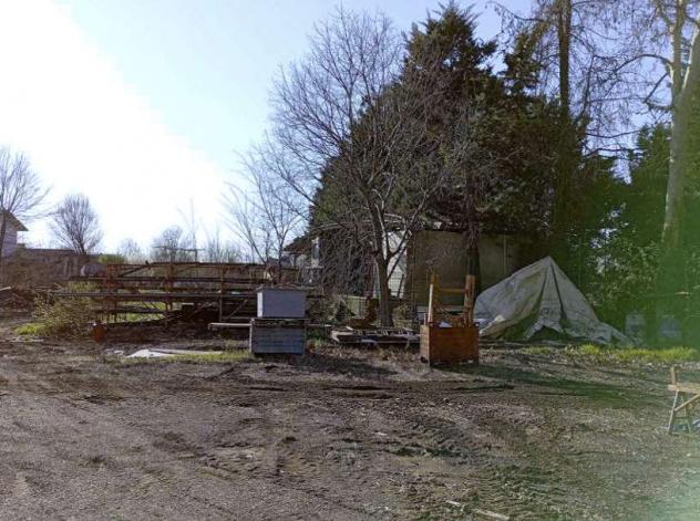 326/2024 6 BS - Piena proprietà di area urbana a Fiesse