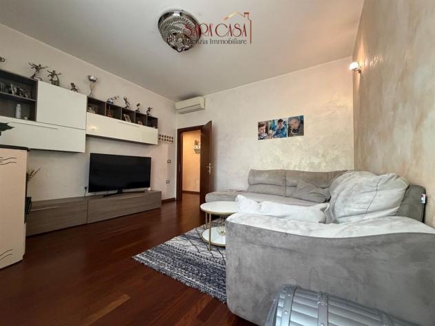 APPARTAMENTO CON TRE CAMERE IN PICCOLA PALAZZINA - Foto 2