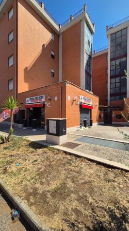 Negozio C1 a Finocchio Via Nocera Terinese