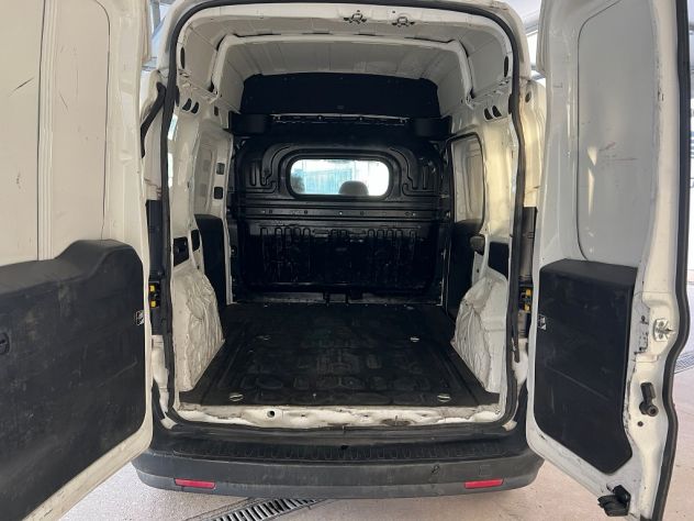 Fiat Doblo’ XL 3 Posti Tetto alto 1.6 Mtj 105CV - Foto 10