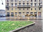 Negozio 11 Vetrine ad angolo a Milano