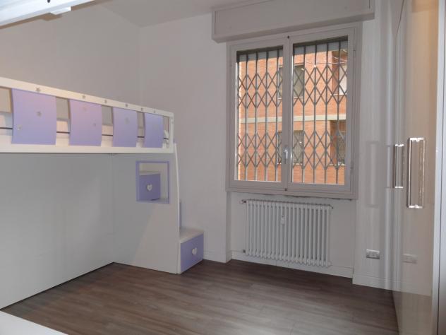 Appartamento arredato composto da ingresso, ampio soggiorno con cucina, due camere, bagno, ripostigli, balcone, cantina e posti auto, posizione comoda - Foto 15