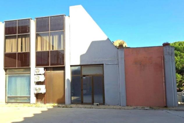 Immobile in asta di 201 m² con più di 5 locali in vendita a Elmas - Foto 2