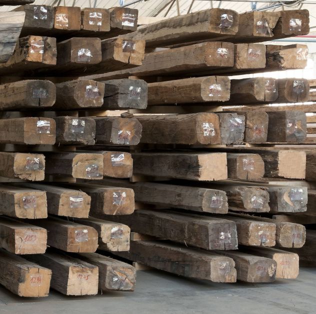 Elementi in legno di recupero per pergole