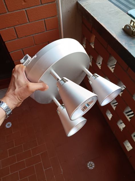 Plafoniera con faretti orientabili