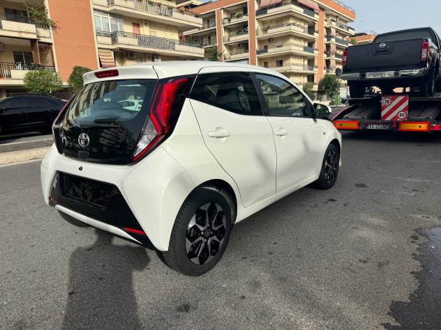 Toyota Aygo Connect 1.0 VVT-i 72 CV 5 porte x-play LED NAVI KAMERA PDC BLUETOOTH CERCHI 16 - Foto 6