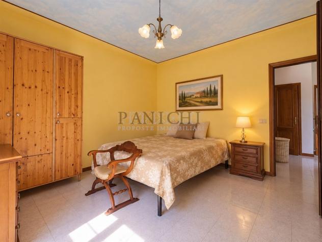 Appartamento spazioso, con balcone, garage e orto - Foto 12