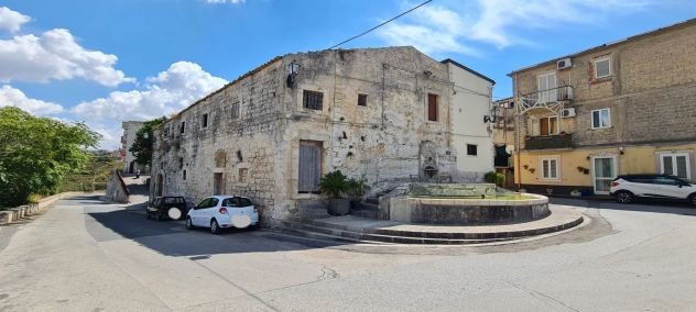 MONTEROSSO ALMO centro Palazzetto padronale indipendente con frantoio e giardino
