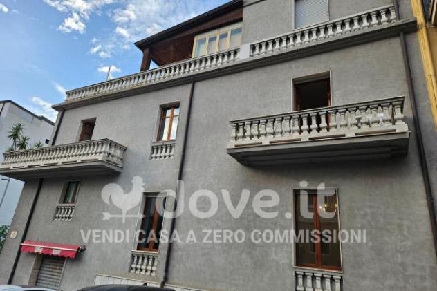 Palazzo / Stabile di 561 m² con più di 5 locali in vendita a Reggio Calabria - Foto 2