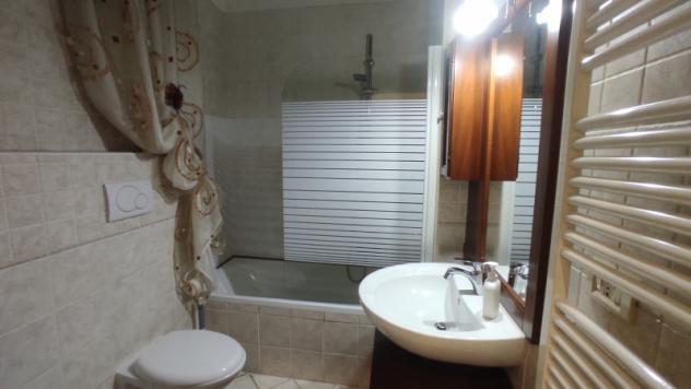 Bari (Libertà). Libero. Ampio trilocale accessoriato e ristrutturato - Foto 9