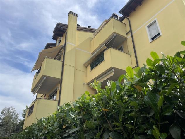 Lesmo ampio monolocale arredato con giardino ideale come investimento - Foto 8
