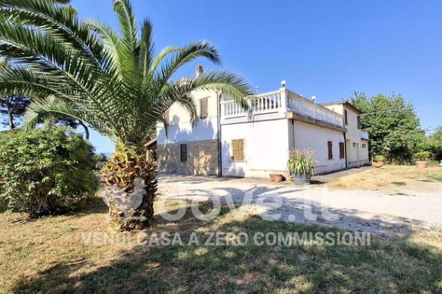 Casa indipendente di 400 m² con più di 5 locali e box auto in vendita a Pesaro - Foto 8