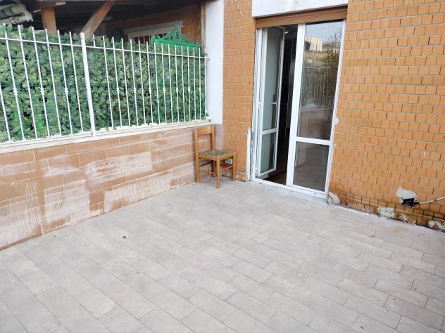 Guidonia, appartamento con terrazzo e posto auto coperto - Foto 5