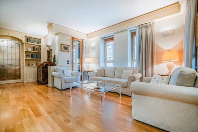 Appartamento di 200 m² con 5 locali e box auto in vendita a Milano - Foto 2