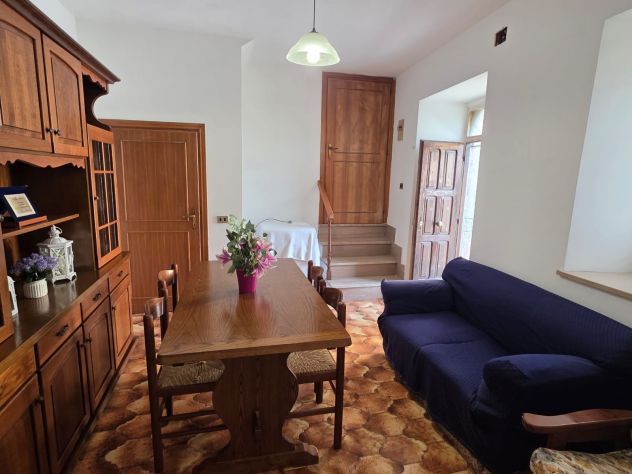 VALNERINA, CASA DI PAESE CON STEMMA MEDIEVALE E ANNESSI VICINO AL PONTE TIBETANO - Foto 3