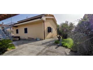 Casa singola in affitto a Avenza - Carrara 220 mq  Rif: 1123015